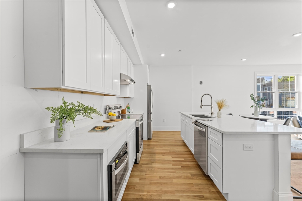 272 Lincoln St 302