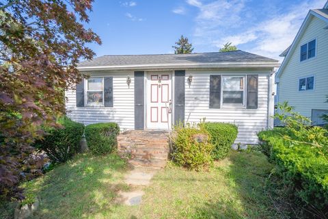 Photo of 9 Kingston Road, Plymouth, MA 02360 (MLS # 73442174)