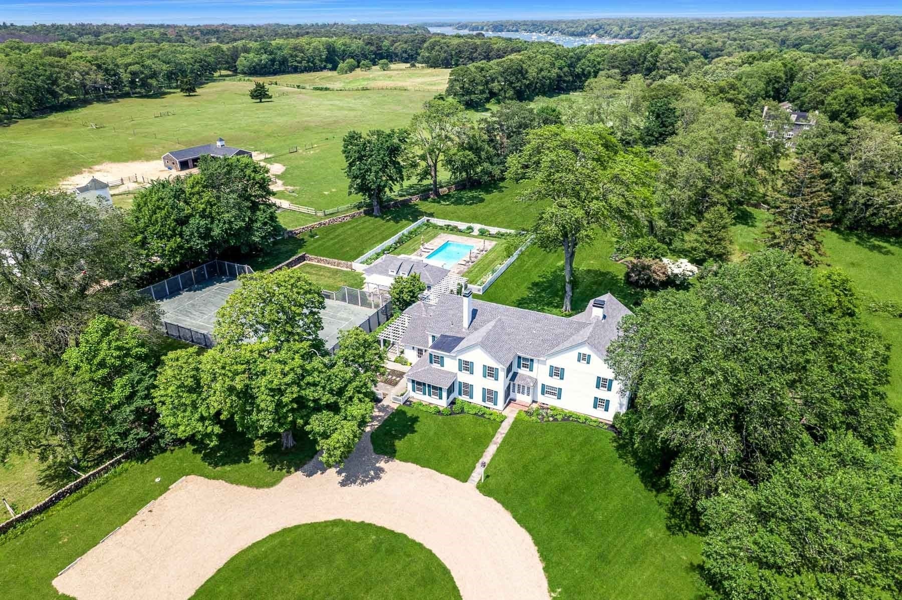 31 Lambert's Cove Rd.
