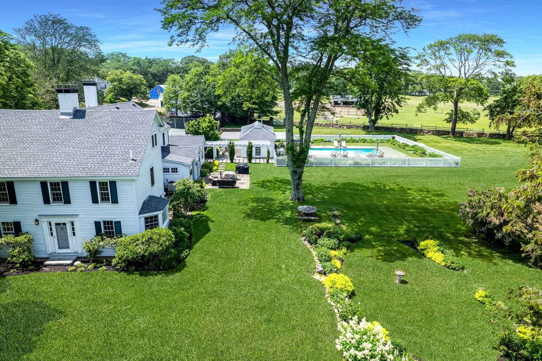 31 Lambert's Cove Rd.