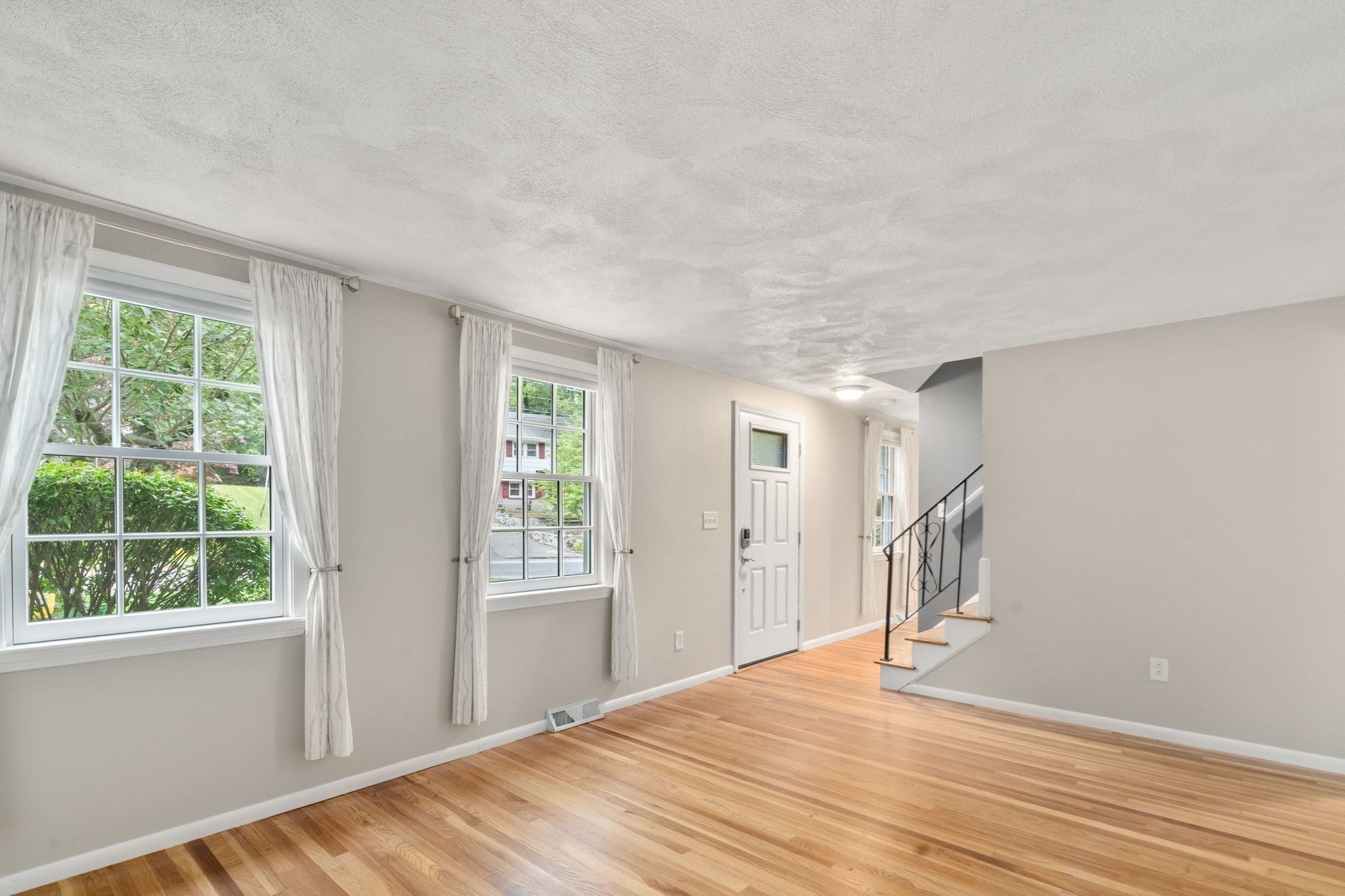 165 Lockland Ave, Framingham, MA, 165 Lockland Ave, Framingham, MA Photo #8