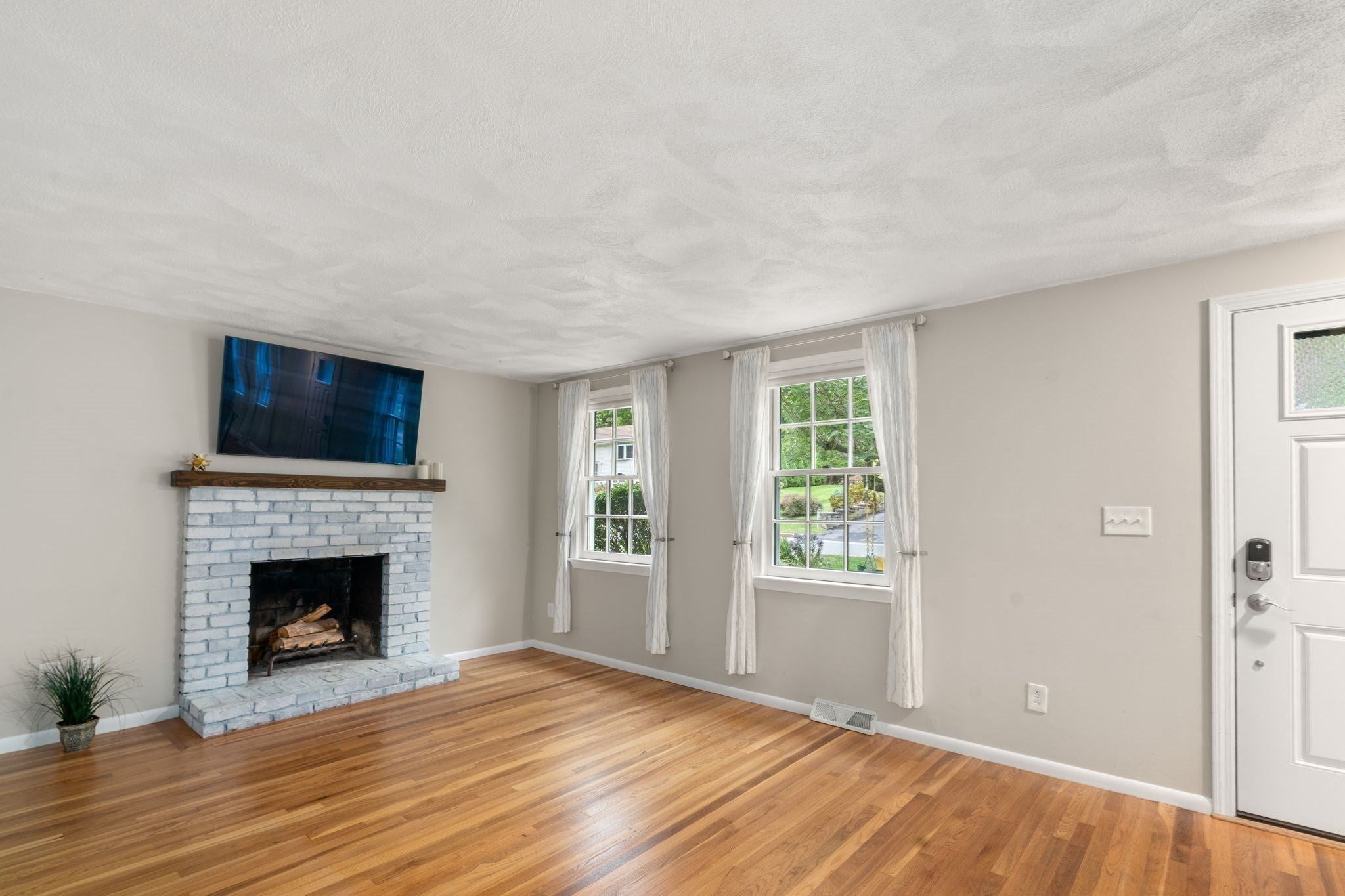 165 Lockland Ave, Framingham, MA, 165 Lockland Ave, Framingham, MA Photo #6