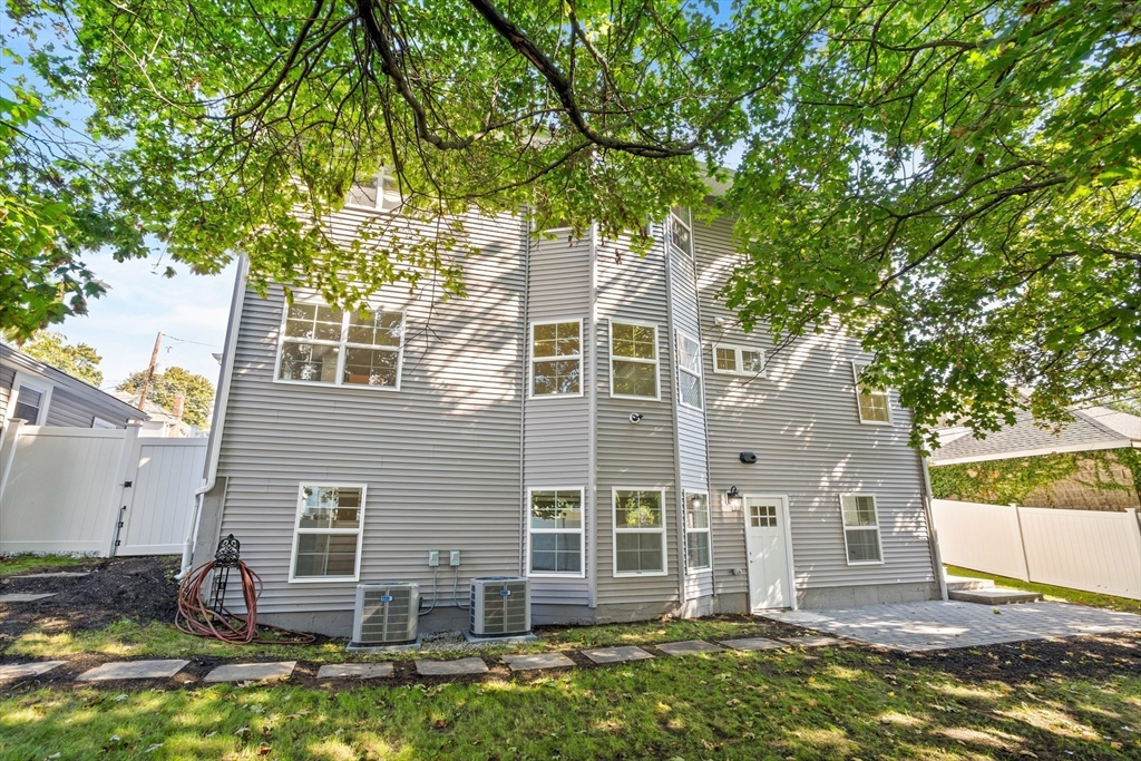 98 Carroll St 98
