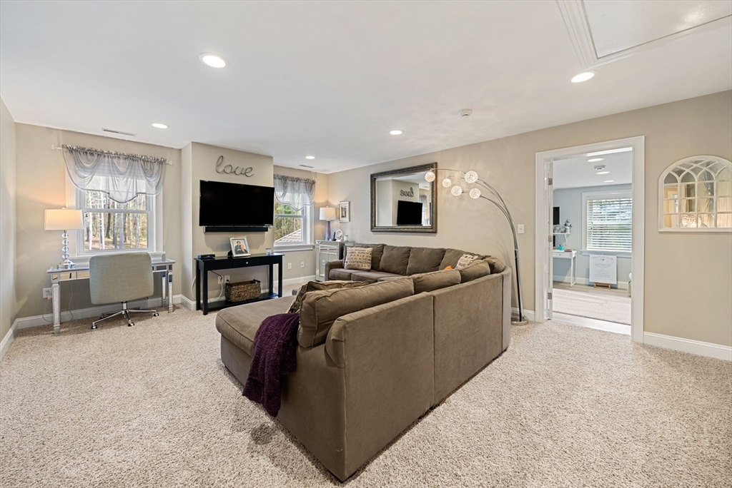 99 Red Gate Rd, Tyngsborough, MA Photo #29