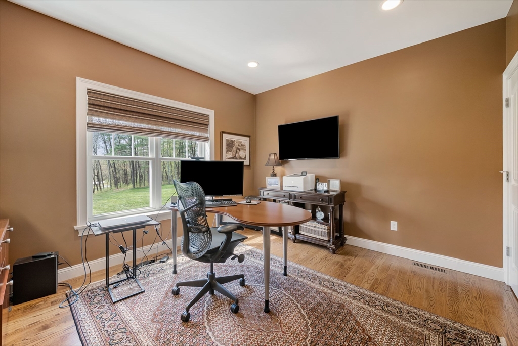 99 Red Gate Rd, Tyngsborough, MA Photo #16