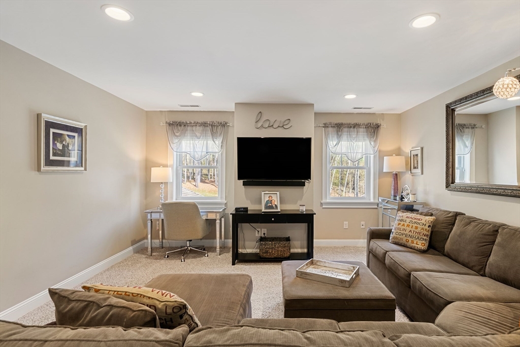 99 Red Gate Rd, Tyngsborough, MA Photo #31