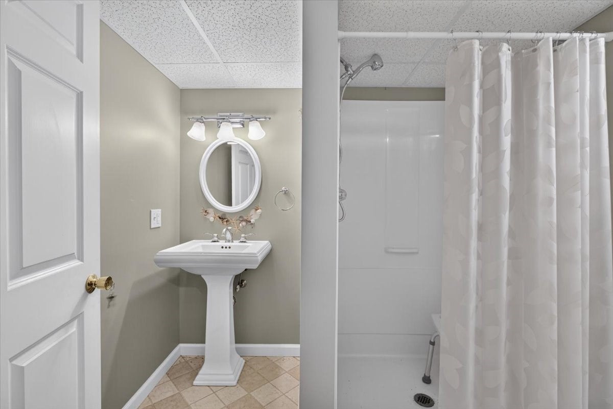 25 Ridgeway Circle, Springfield, MA, 25 Ridgeway Circle, Springfield, MA Photo #26