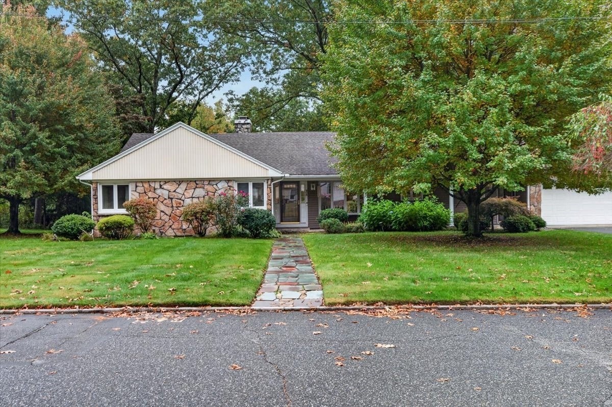 25 Ridgeway Circle