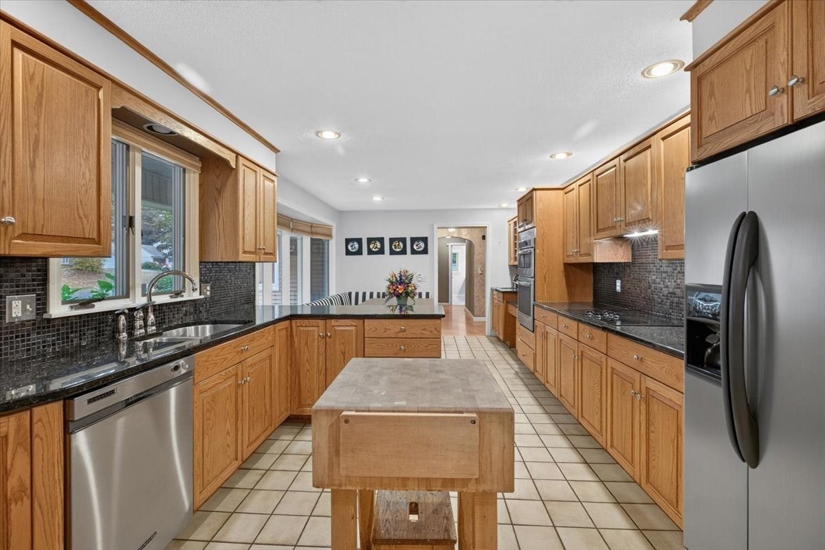 25 Ridgeway Circle, Springfield, MA, 25 Ridgeway Circle, Springfield, MA Photo #7