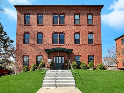 Photo of 15 Sparhawk St #2, Amesbury, MA 01913 (MLS # 73507138)