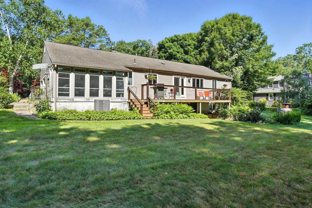 9 E Colonial Rd