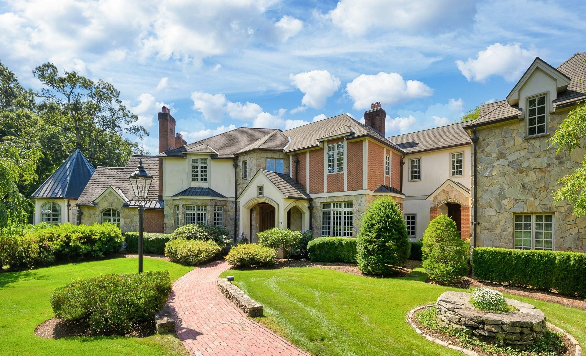 12 Wyndemere Drive