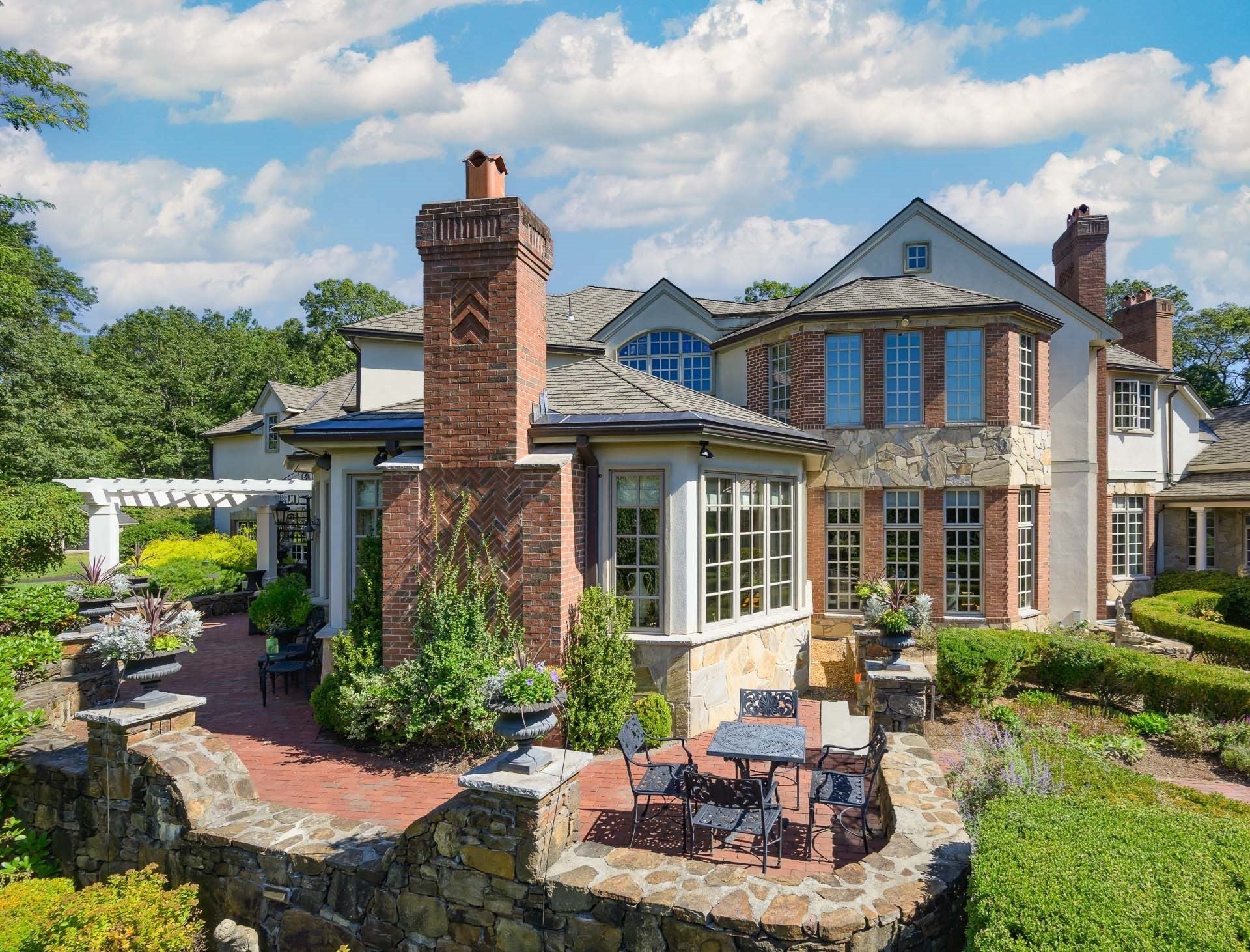 12 Wyndemere Drive