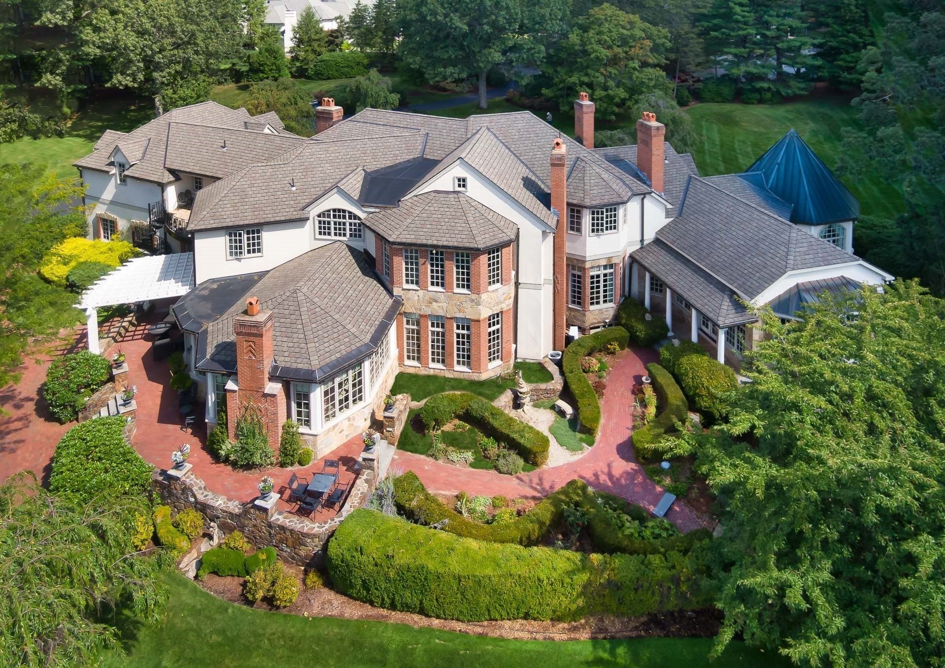 12 Wyndemere Drive