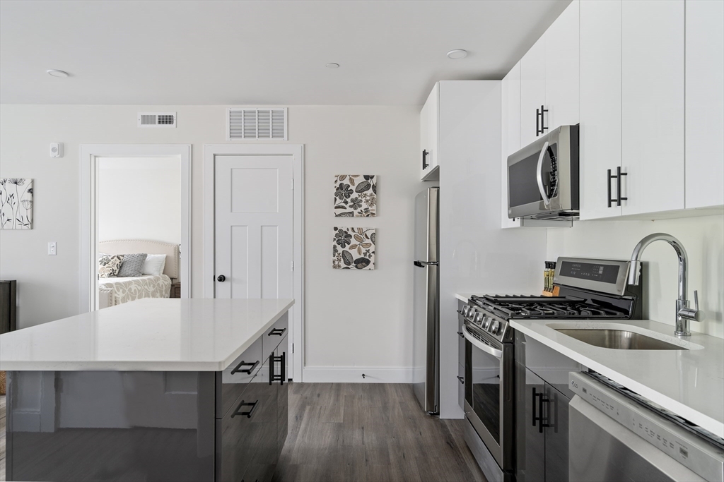 317 Belgrade Ave #305, Boston, MA Photo #4