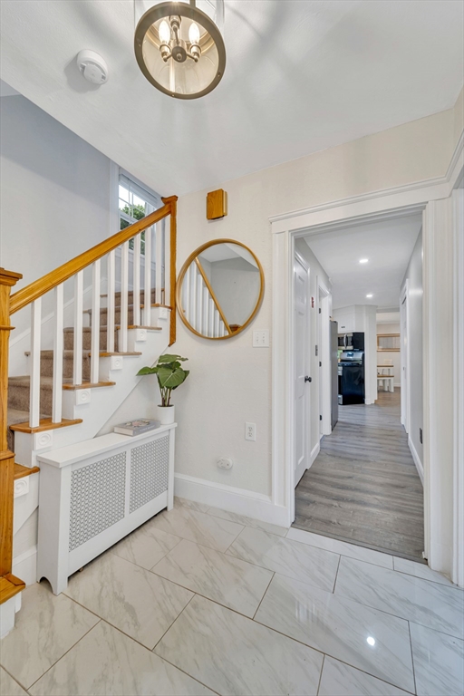98 Haseltine St