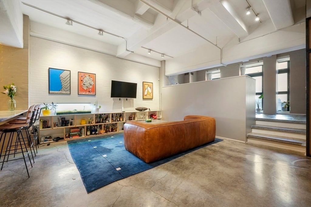 42 Chauncy St 5A