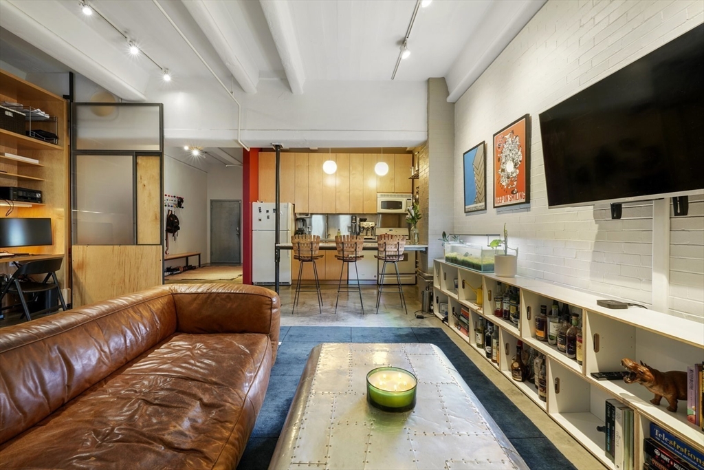 42 Chauncy St 5A