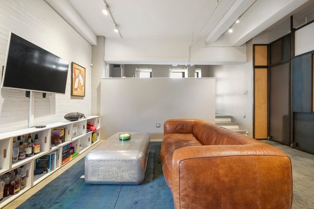 42 Chauncy St 5A