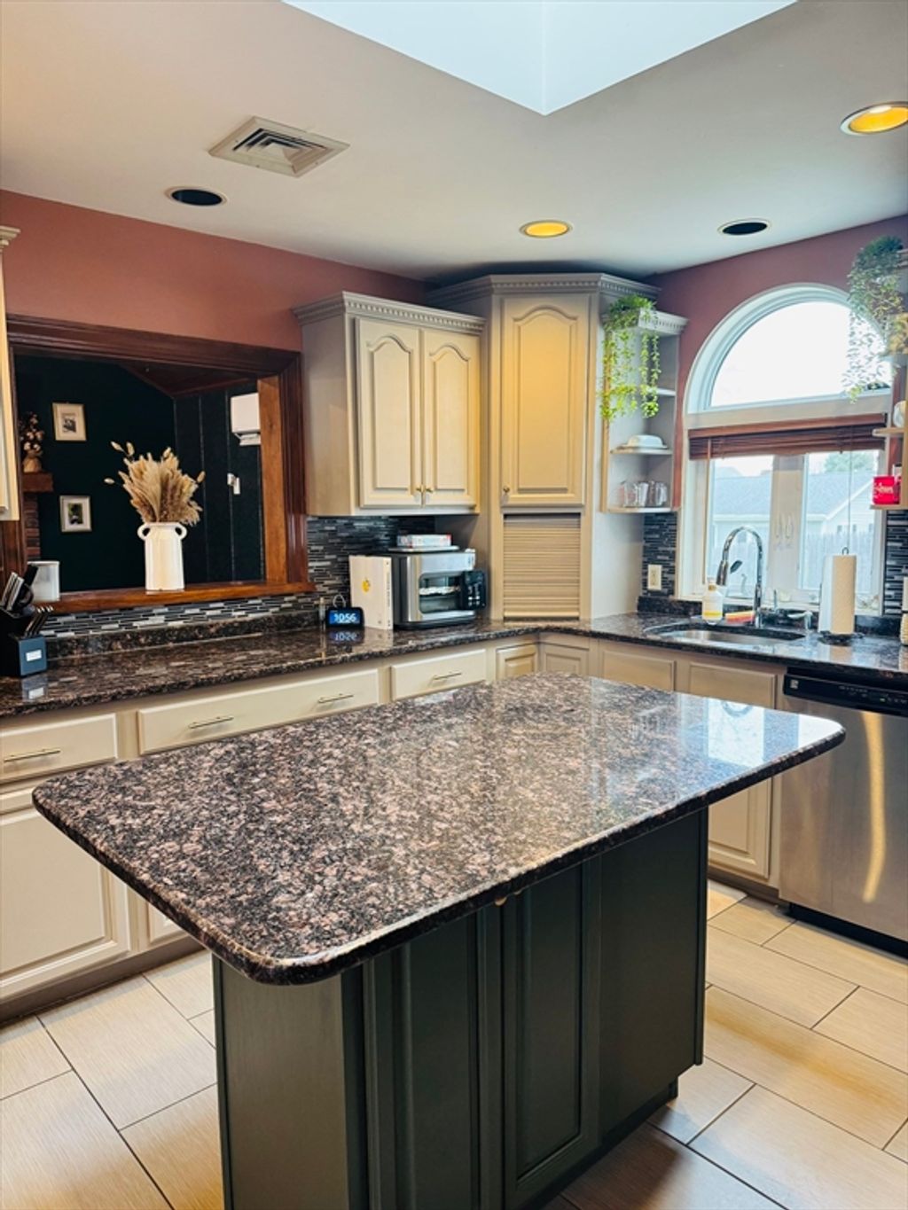 Photo of 319 Oliver St, New Bedford, MA 02740 (MLS # 73503870)