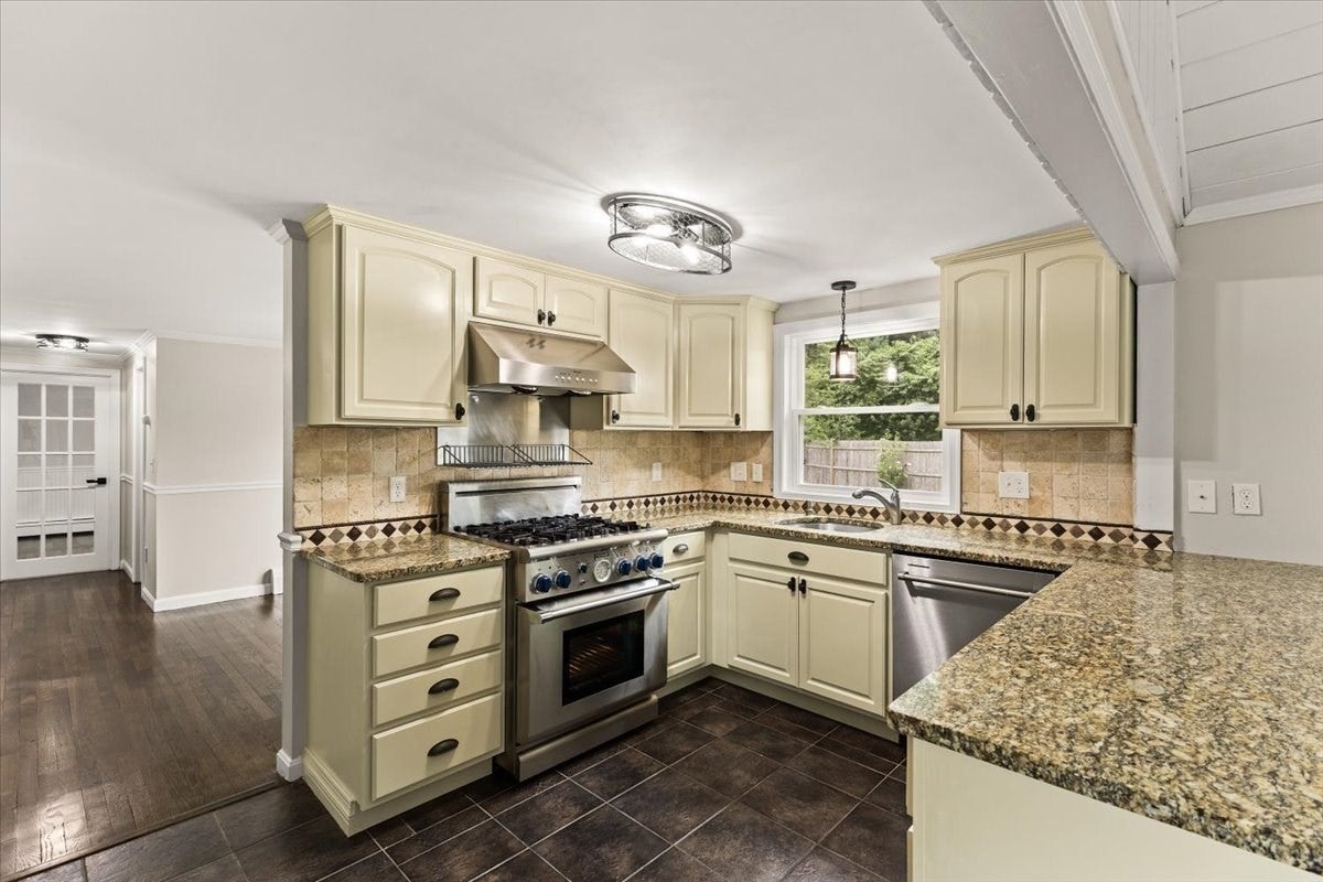 3 Thoreau Dr, Barnstable, MA, 3 Thoreau Dr, Barnstable, MA Photo #7