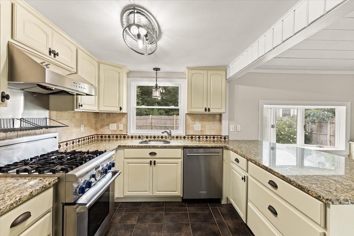 3 Thoreau Dr, Barnstable, MA, 3 Thoreau Dr, Barnstable, MA Photo #9