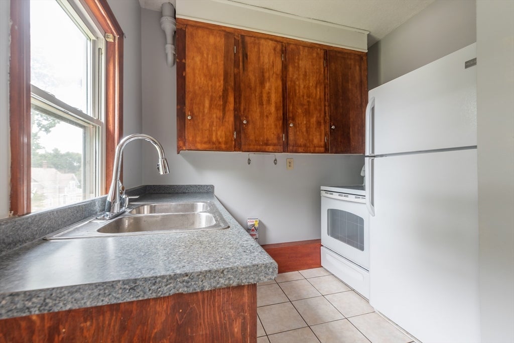 17 Jefferson St #2, Attleboro, MA Photo #7