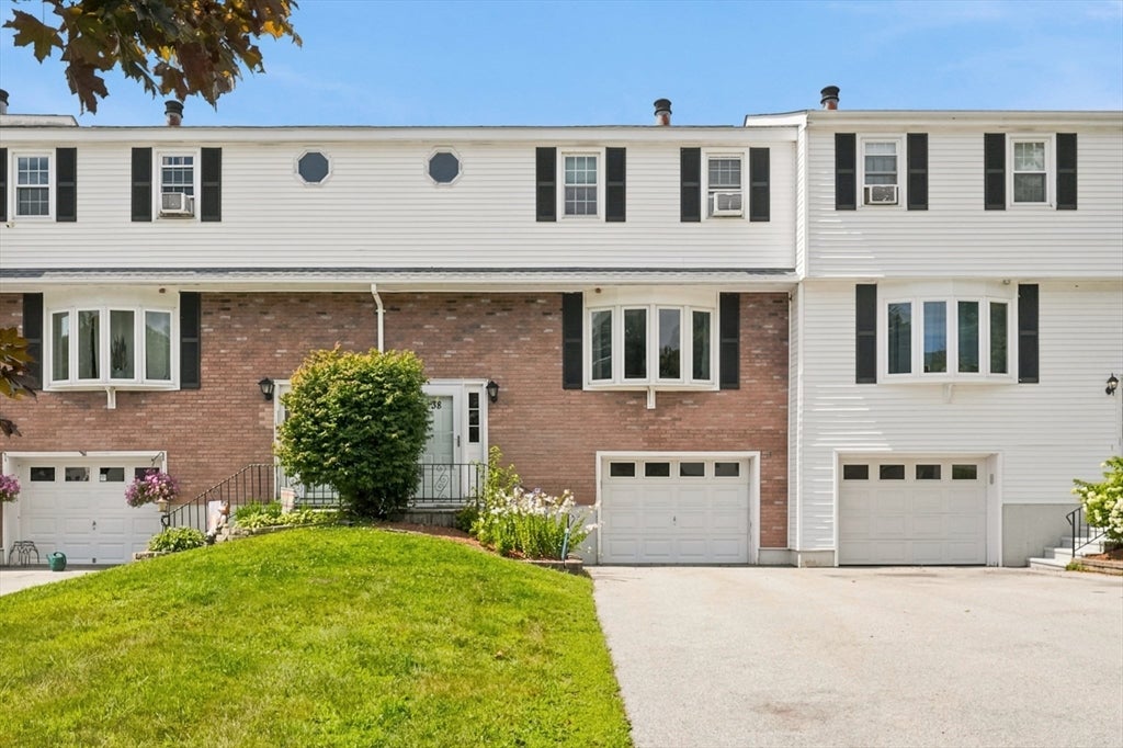 Photo of 38 Plantation Rd, Oxford, MA