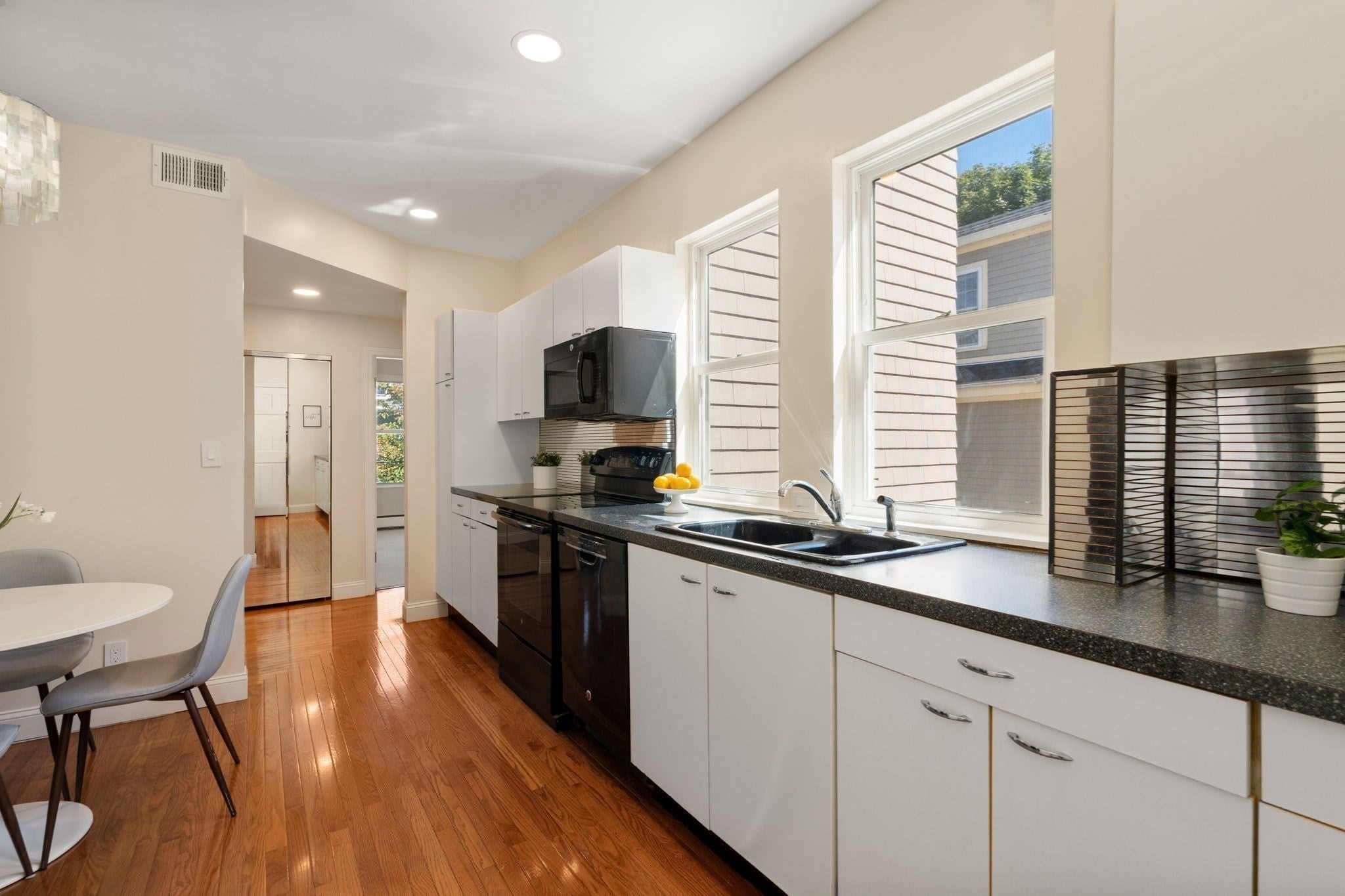 89-91 St. Paul St #2, Brookline, MA Photo #17