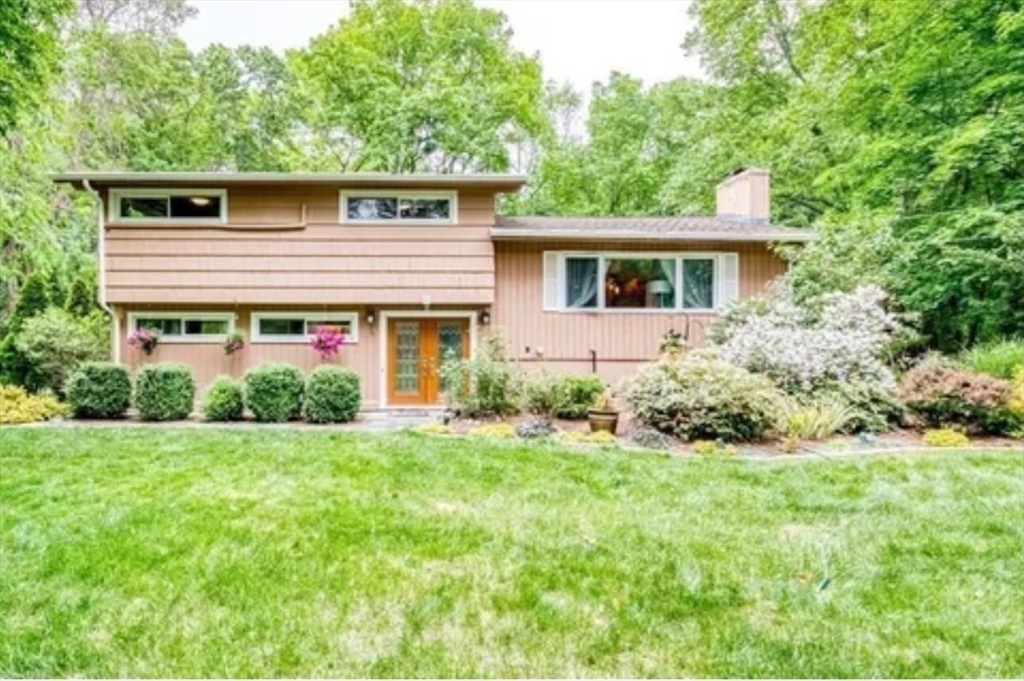 Click for 18 Winchester Dr #-, Lexington, MA slideshow Click for 18 Winchester Dr #-, Lexington, MA slideshow