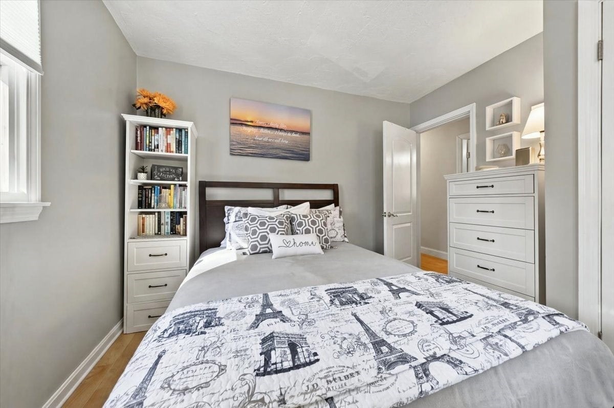 25 Grove Avenue, Hingham, MA Photo #12