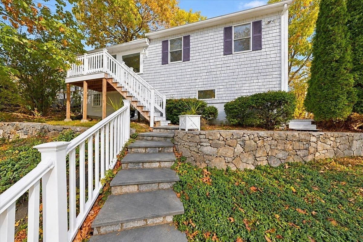 25 Grove Avenue