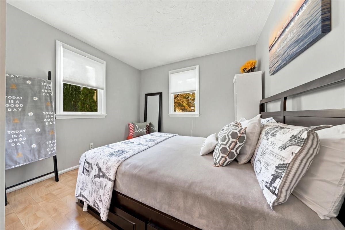 25 Grove Avenue, Hingham, MA Photo #11