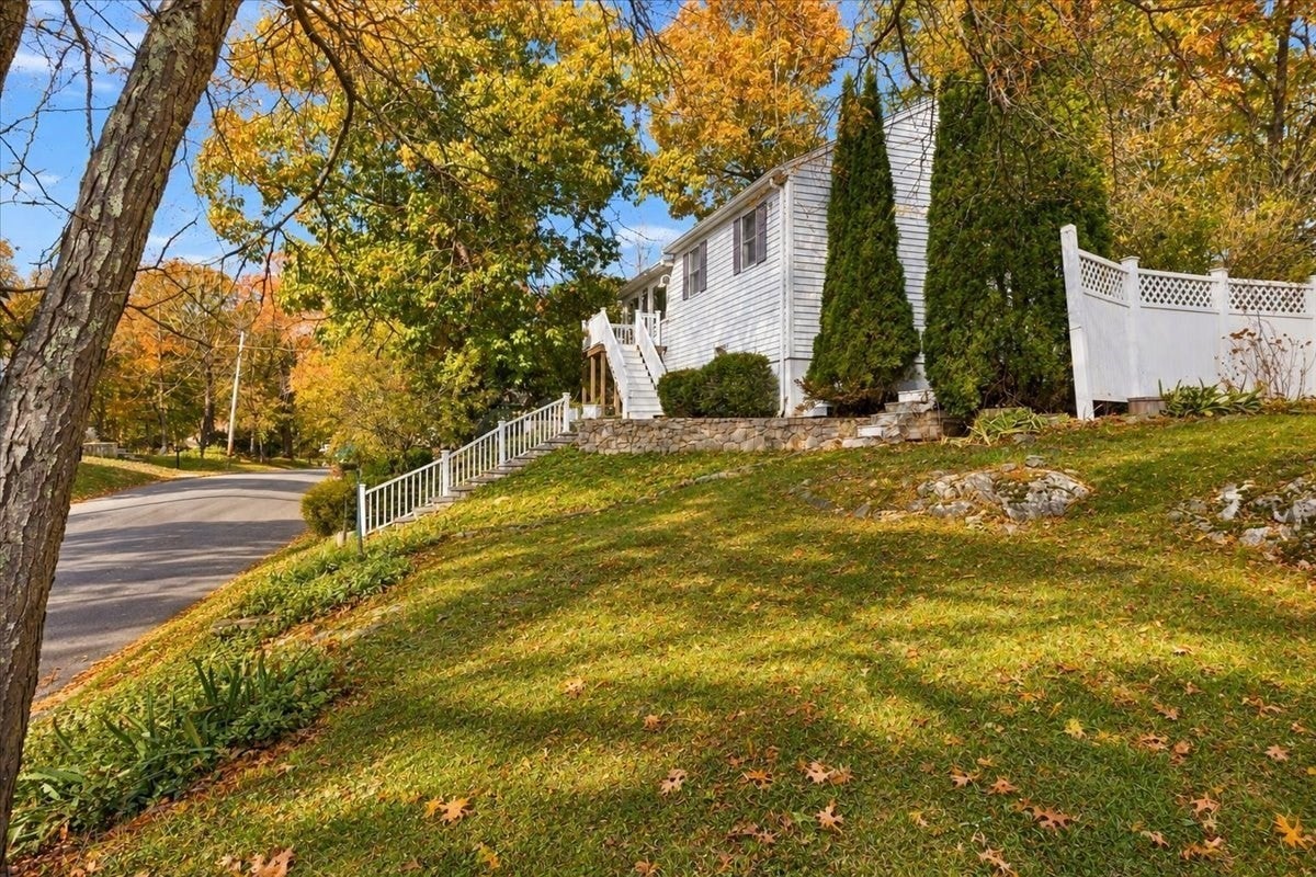 25 Grove Avenue, Hingham, MA Photo #17