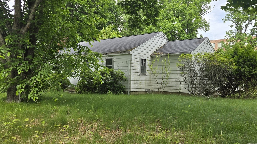 9 Benson Rd