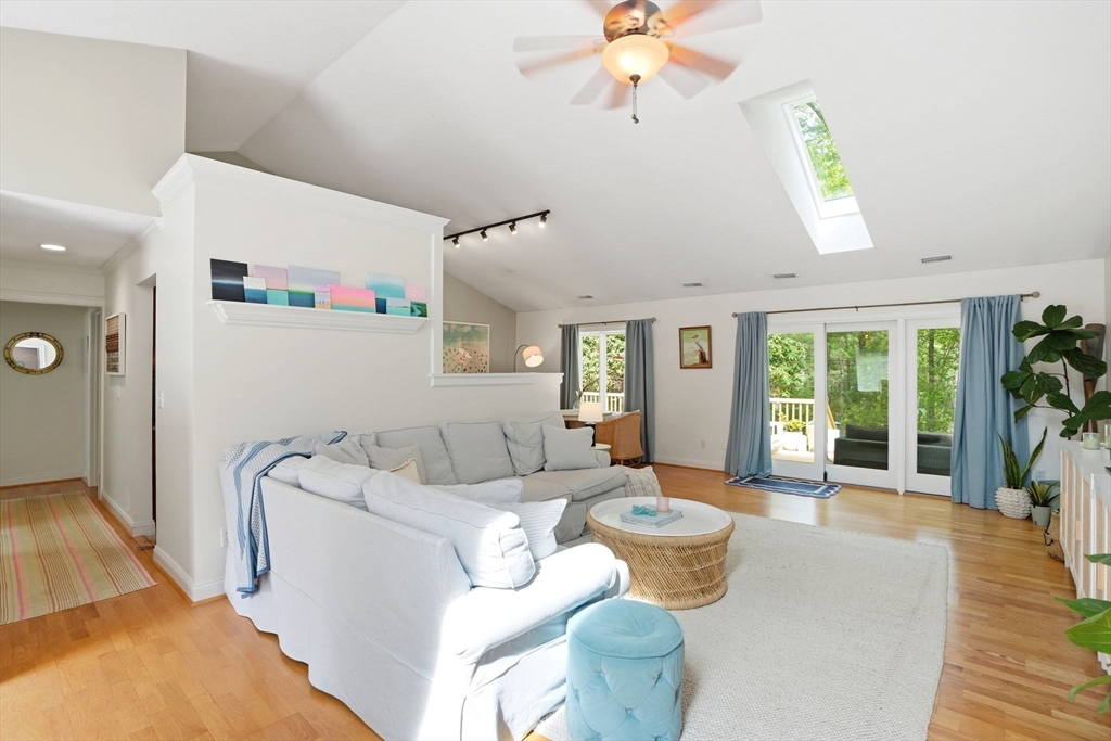 600 Summer St 17
