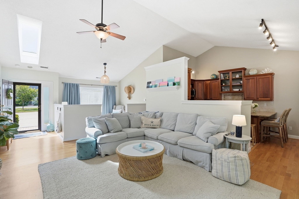 600 Summer St 17