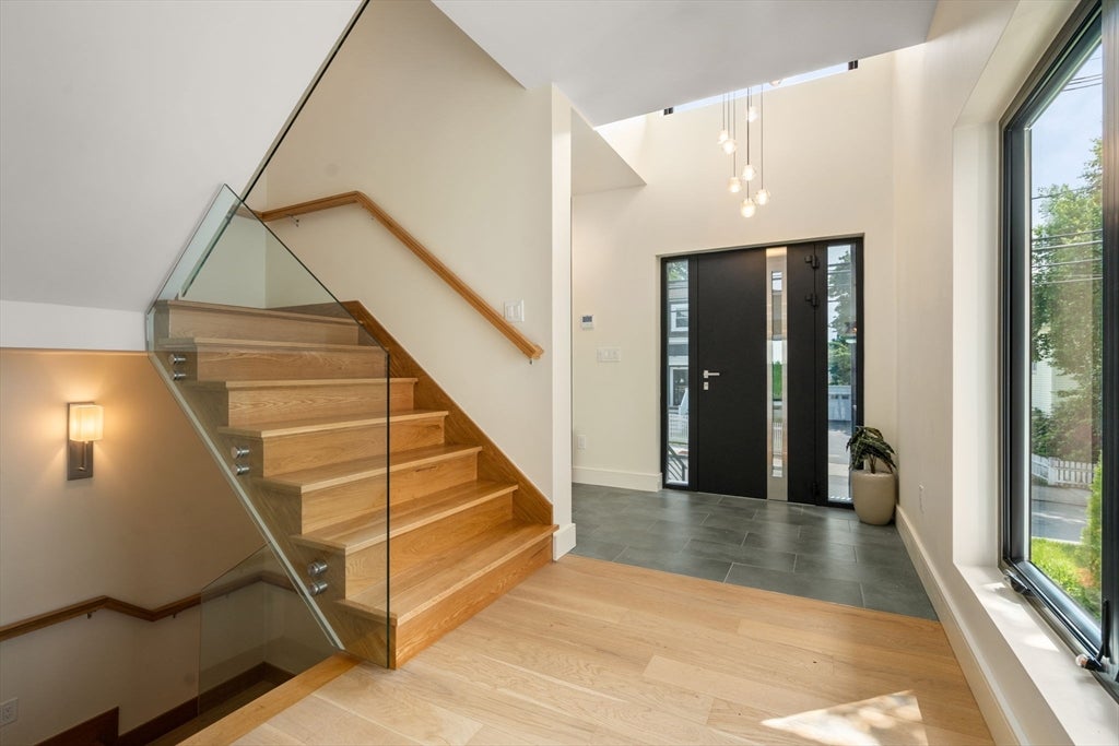 31 Conwell Ave, Somerville, MA Photo #4