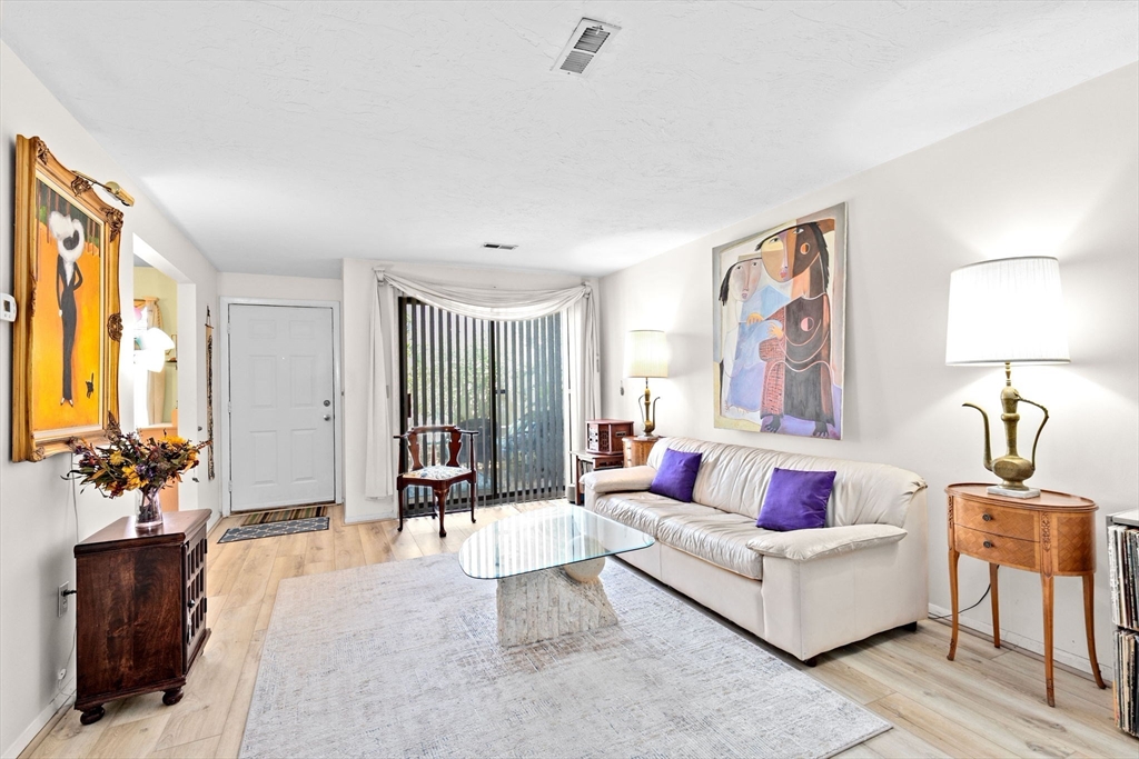 8 Cottonwood Dr 8