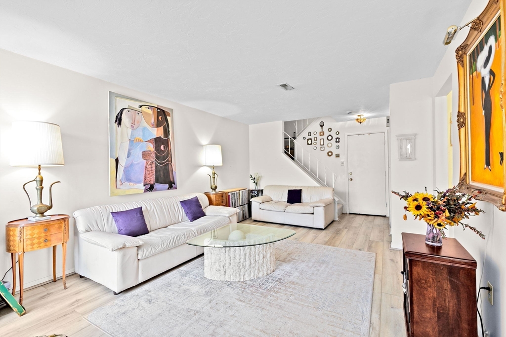 8 Cottonwood Dr 8