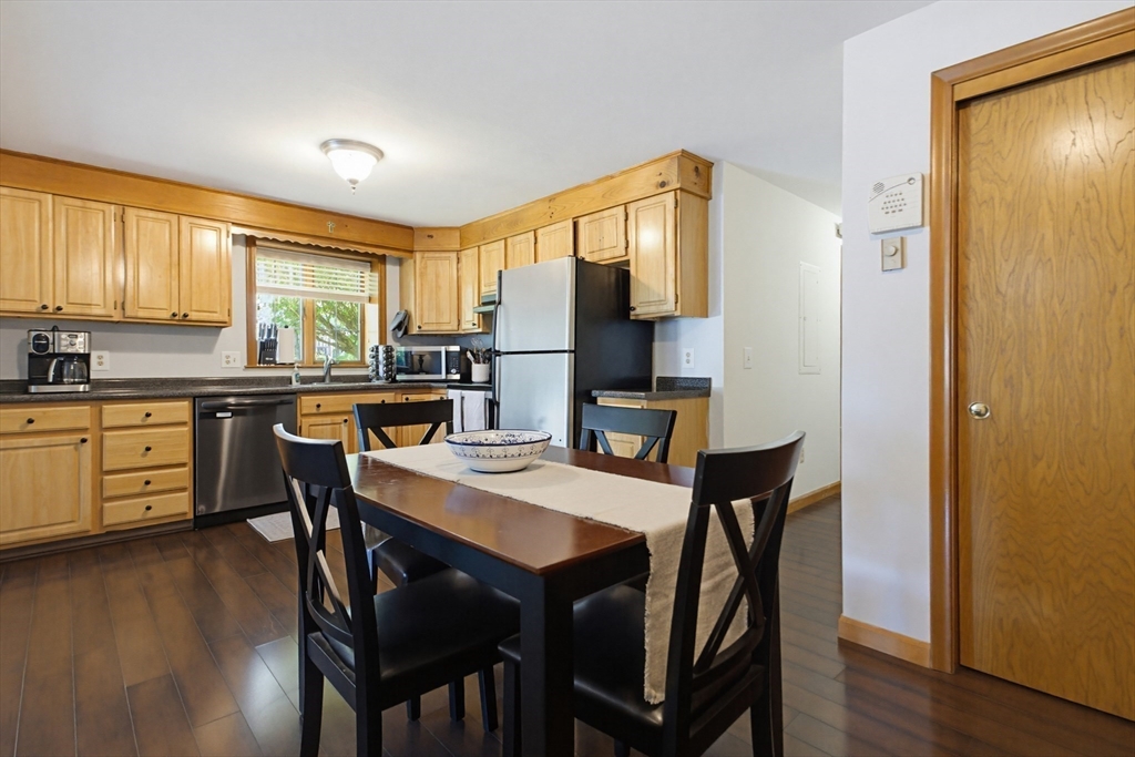 880 Landry Ave 1