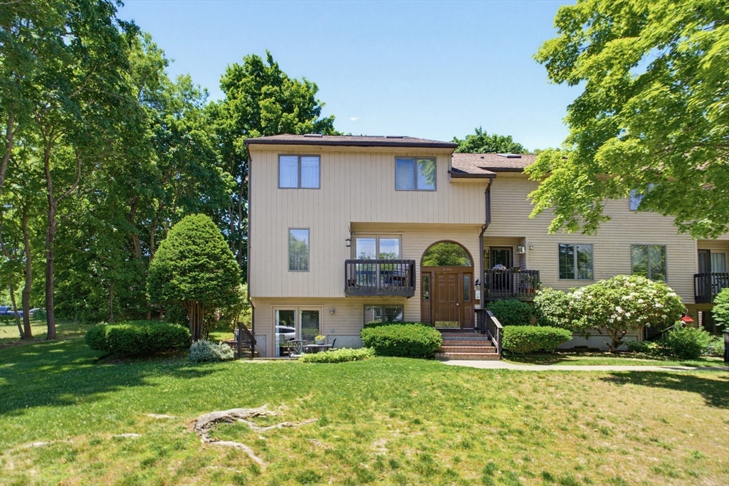 880 Landry Ave 1
