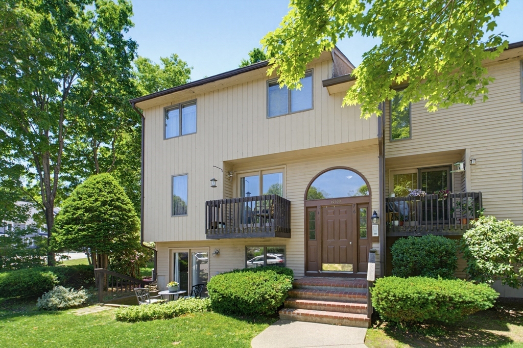 880 Landry Ave 1