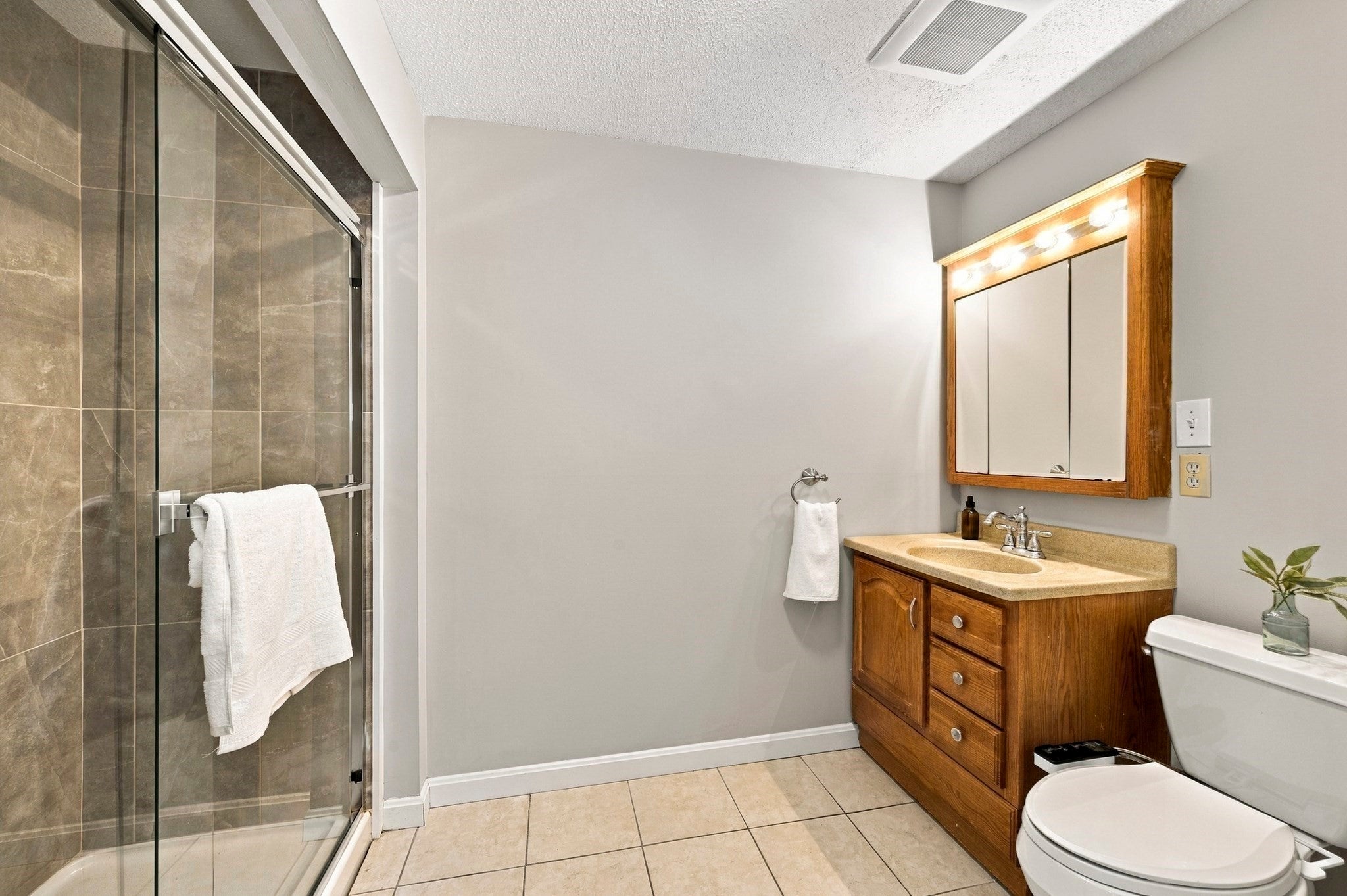 123 Merrimack Meadows Lane #123, Tewksbury, MA, 123 Merrimack Meadows Lane #123, Tewksbury, MA Photo #8