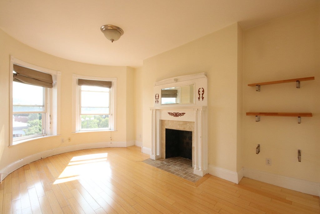 Click for 156 Harvard St #8, Brookline, MA slideshow