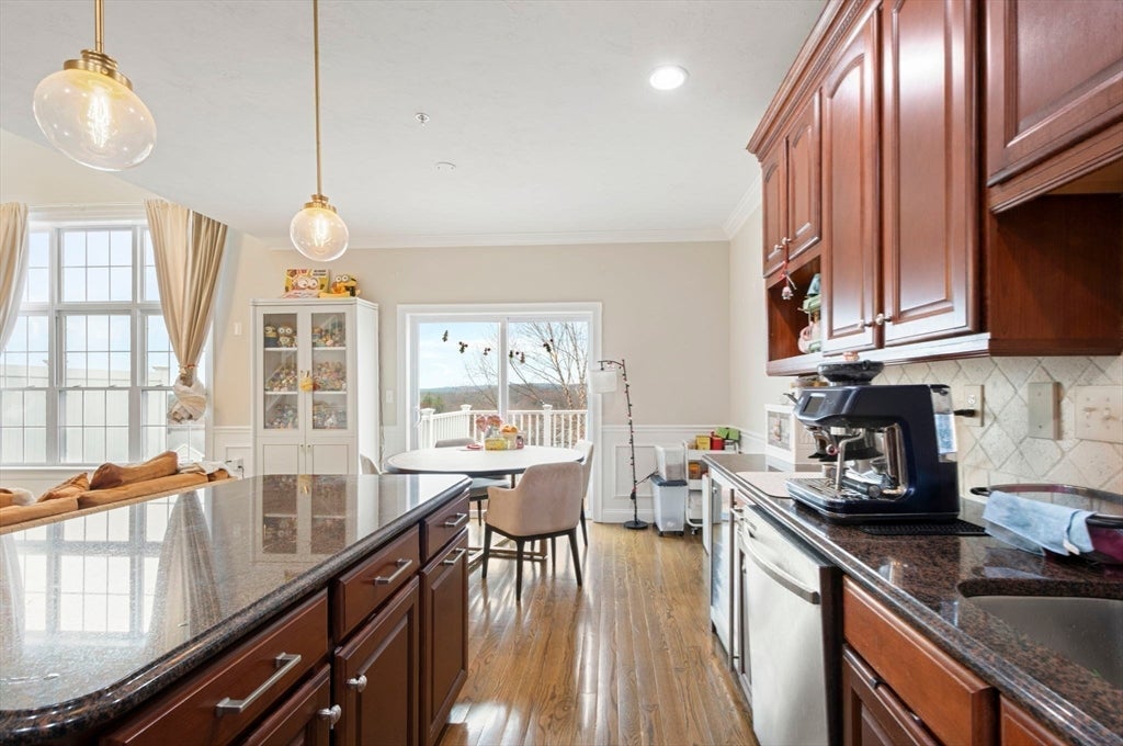 806 Ledgewood Way 806