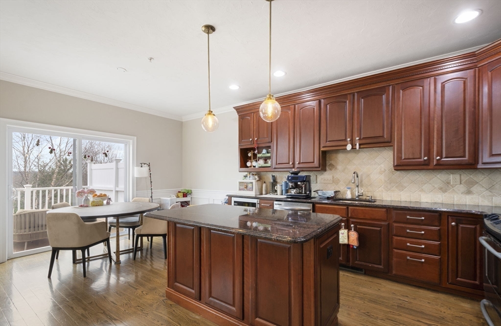 806 Ledgewood Way 806