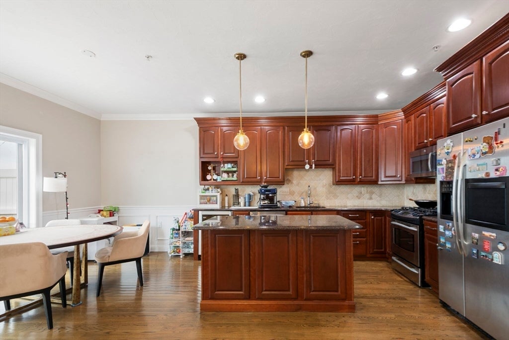 806 Ledgewood Way 806