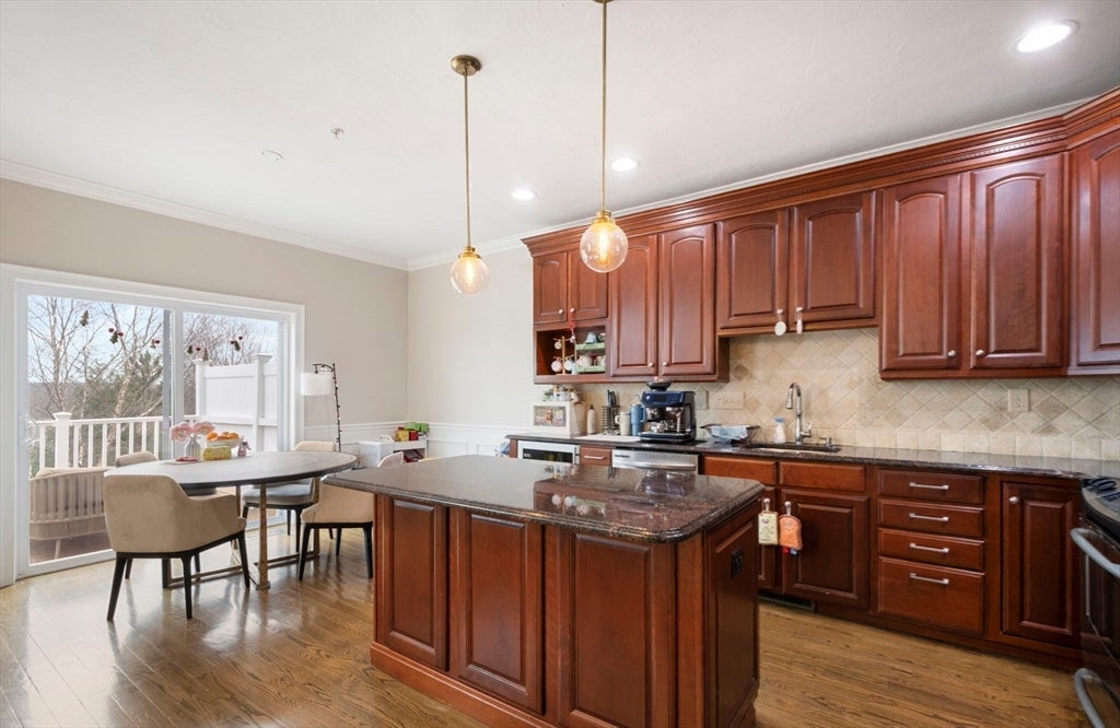 806 Ledgewood Way 806