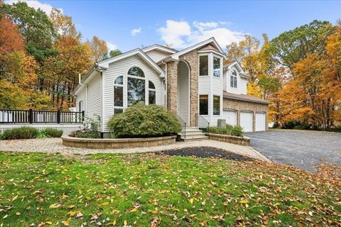 90 Lynnwood Ln Worcester MA 01609